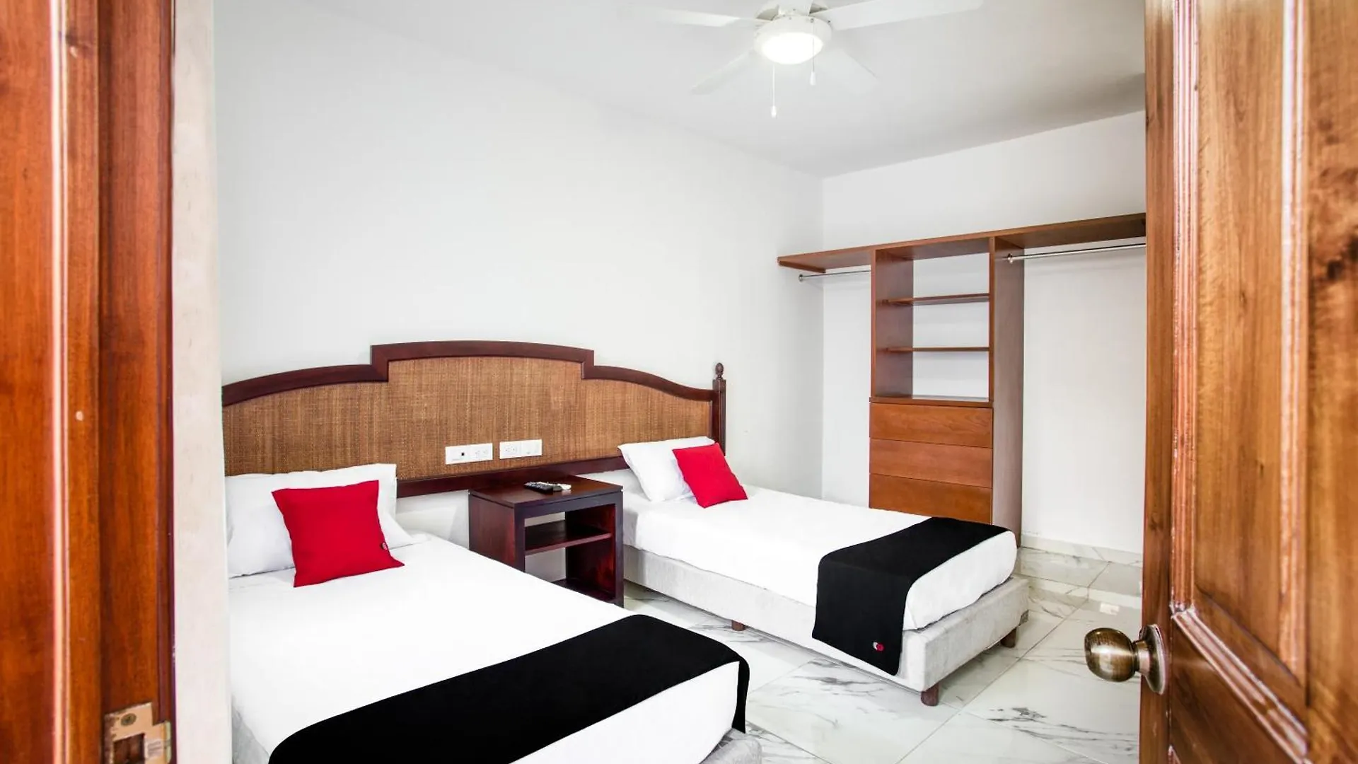 Capital O Hotel Yukon Playa del Carmen
