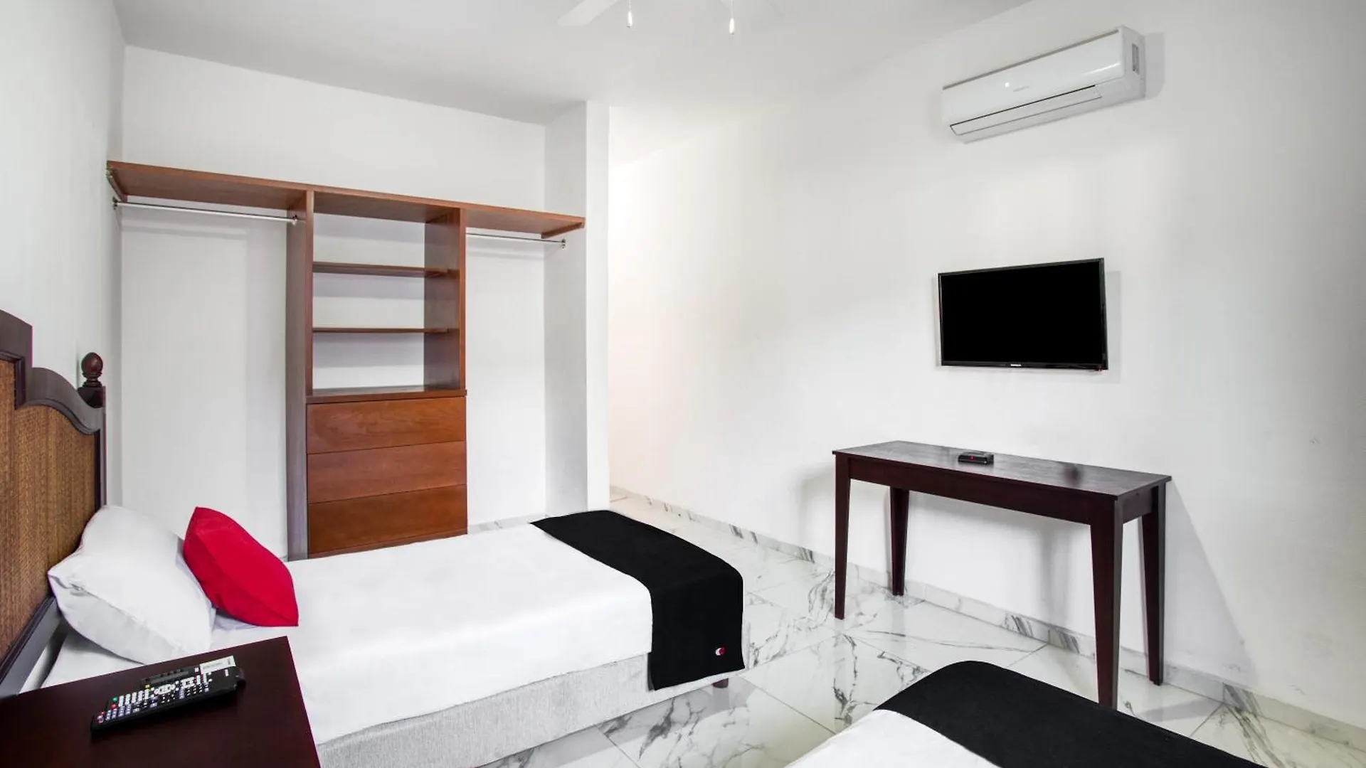 Capital O Hotel Yukon Playa del Carmen 2*,  Mexico