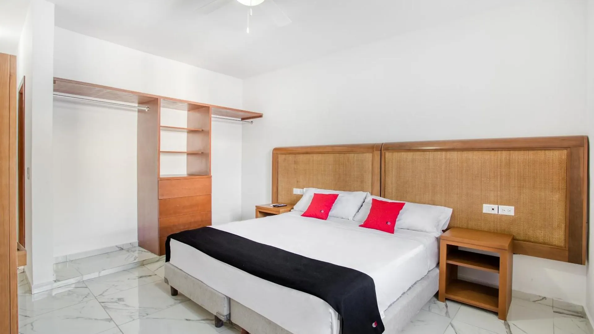 Capital O Hotel Yukon Playa del Carmen